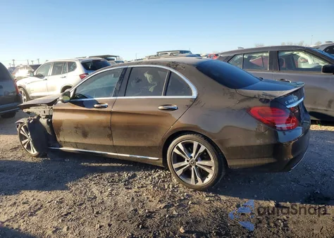 2018 Mercedes-Benz C 300 z USA, uszkodzony, nr VIN 55SWF4JB6JU247587